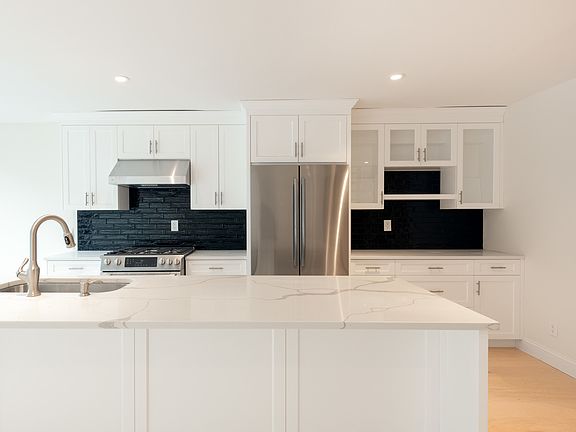 4th image of 472 Carroll St #1
