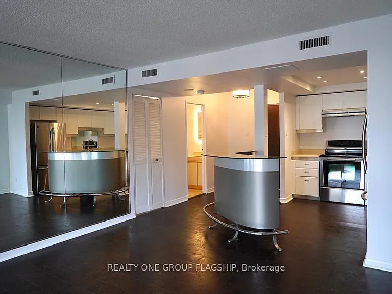 65 Harbour Sq S #2007 — Photo 15