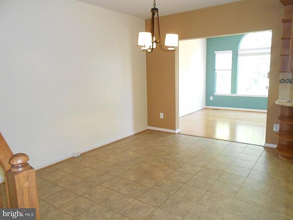Dining Room - Ceramic Tile floor