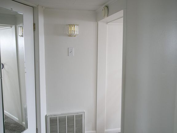 5th image of 1581 E Bryan Ave
