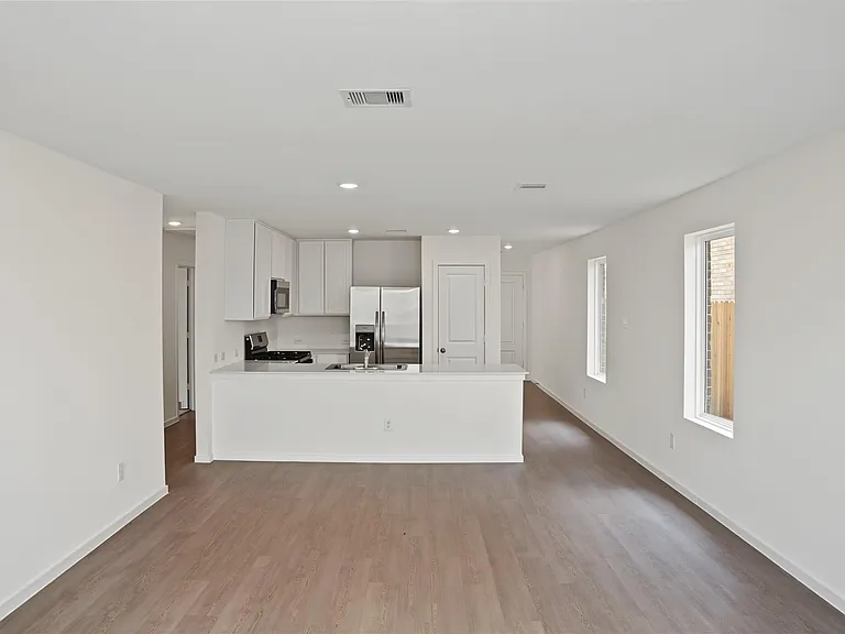 16819 Spotted Oak Dr — Photo 2