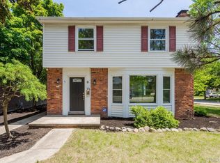 9 Ridge Rd, Pleasant Ridge, MI 48069