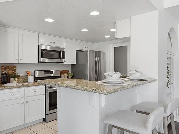 4th image of 7015 Goldenrod Way