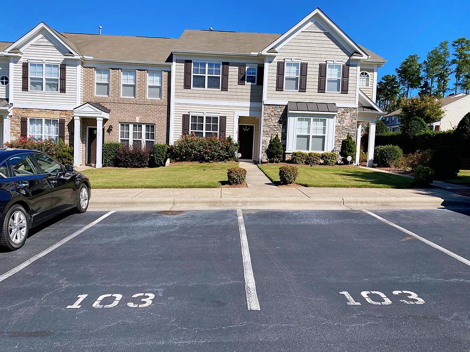 2 parking lots in front of the house