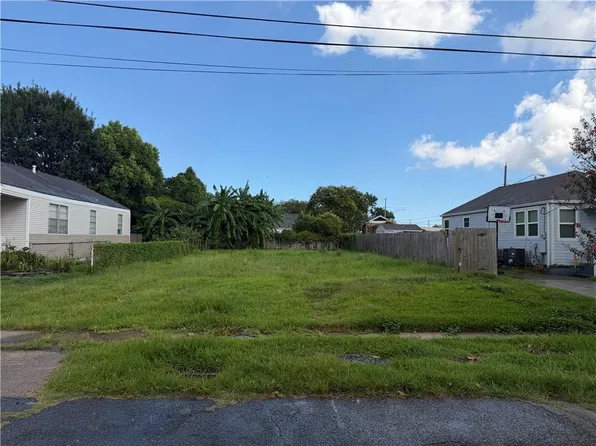 3005 Daquin St, New Orleans, LA 70121
