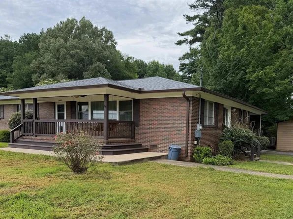 2498 Barnes Dr, Hokes Bluff, AL 35903