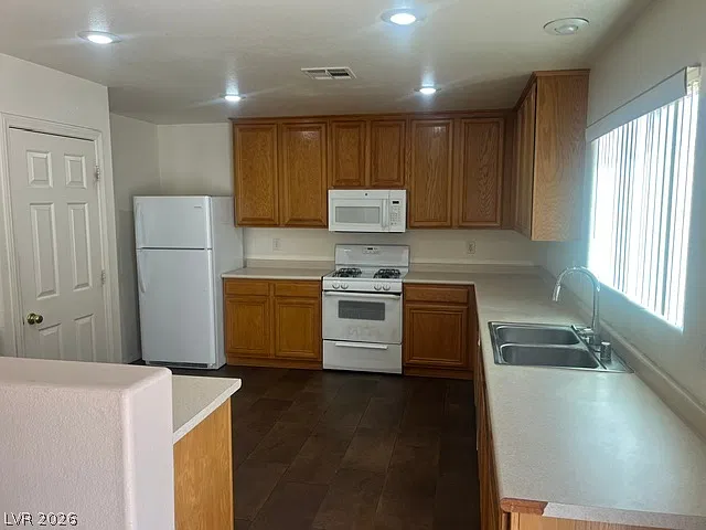 3 bed, 2.5 bath, 1659 sqft, $2,150 — Photo 4