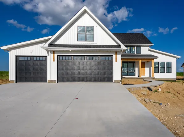 7131 Black Oak Dr, Bettendorf, IA 52722