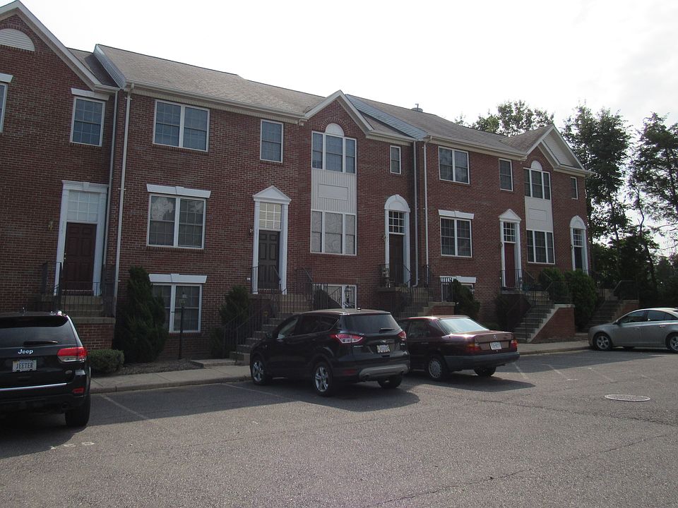 2nd image of 135 King St