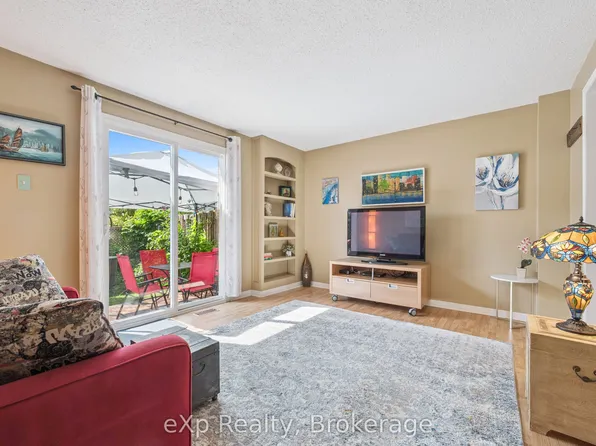 40 Silvercreek Pkwy N #44, Guelph, ON N1H 7X5