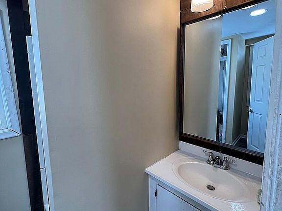 5th image of 227 Harold St