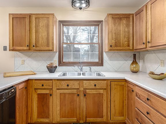 3rd image of 5372 Orchard Hill Ave
