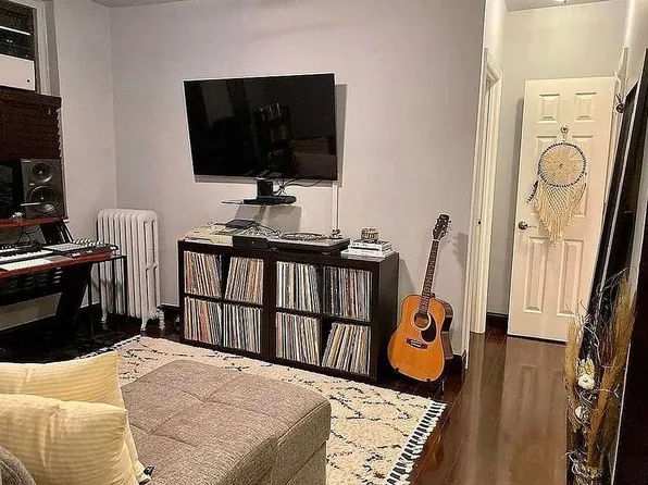 21-06 35th St #1B, Astoria, NY 11105
