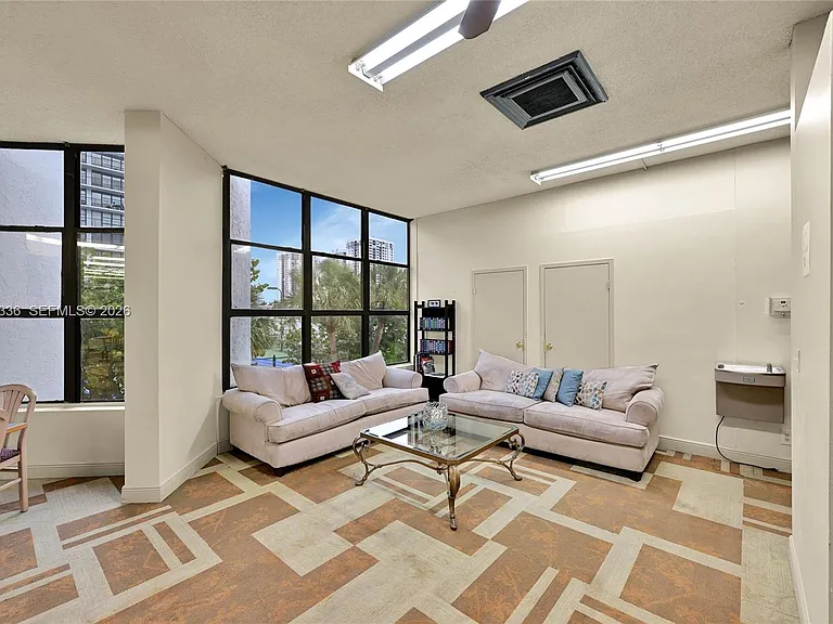 800 Parkview Dr #605 — Photo 39