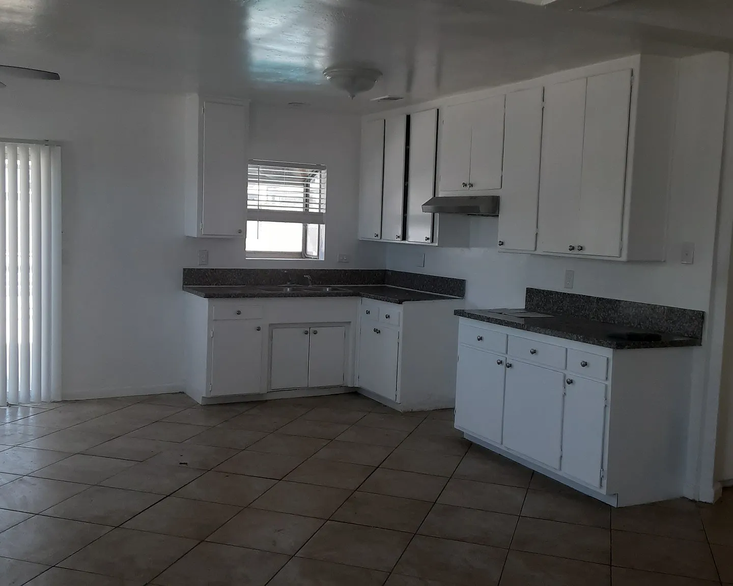 4 bed, 1100 sqft, $3,000 — Photo 2