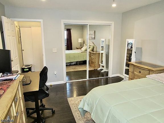 4th image of 1029 Cricket Ln