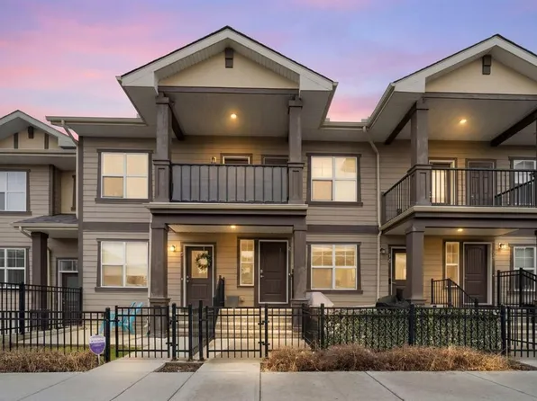 8 SE Evanscrest Gdns NW, Calgary, AB T3P 0S1