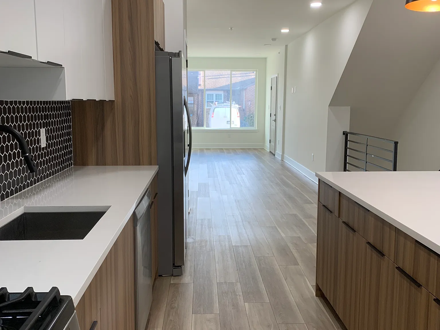 2511 E Tioga St — Photo 2