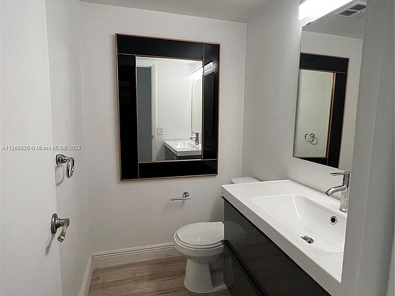 4th image of 2640 NE 135th St APT 218