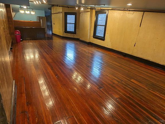2nd image of 1322 Clay St #4