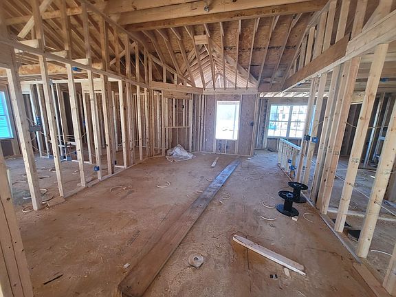 2nd image of 196 Chalet Cir
