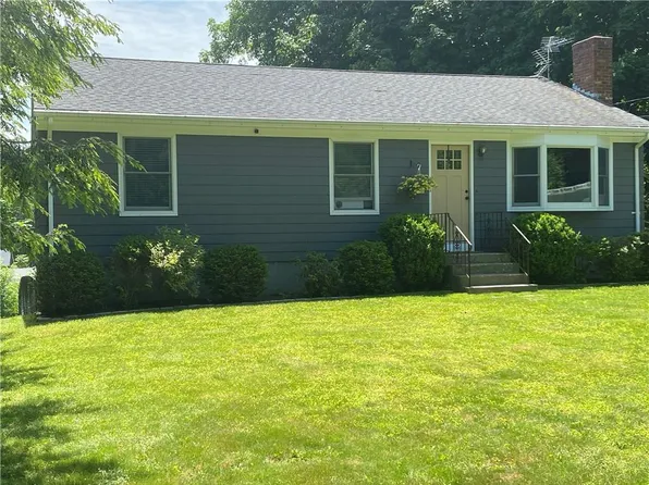 111 Angell Rd, Cumberland, RI 02864
