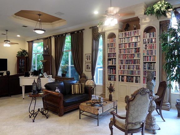 5th image of 10759 Greenbriar Villa Dr