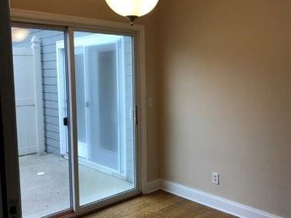 5th image of 525 Callaway Ct