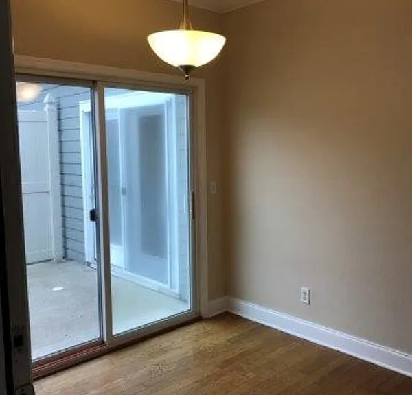 525 Callaway Ct — Photo 5