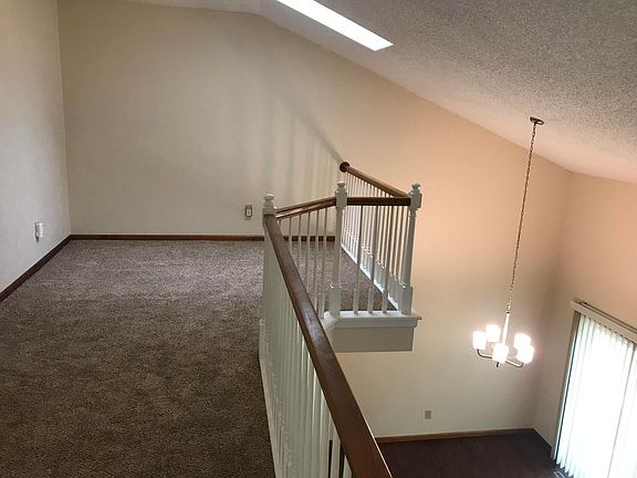 2nd image of 19 Wilan Ln