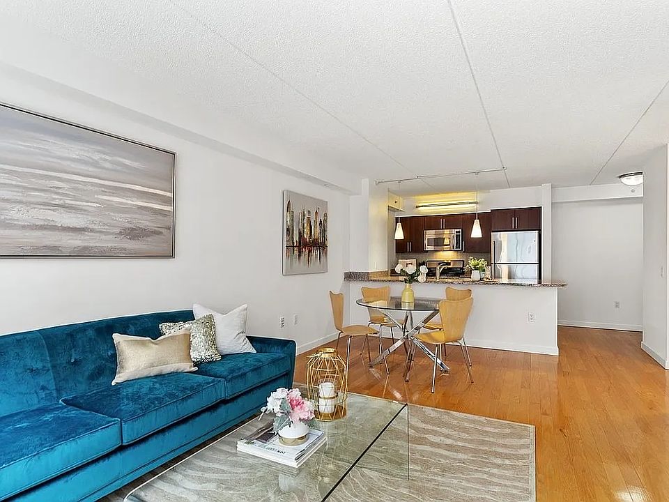 1st image of 555 W 23rd St APT N9e