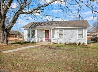 108 E Grothe St, Fredericksburg, TX 78624