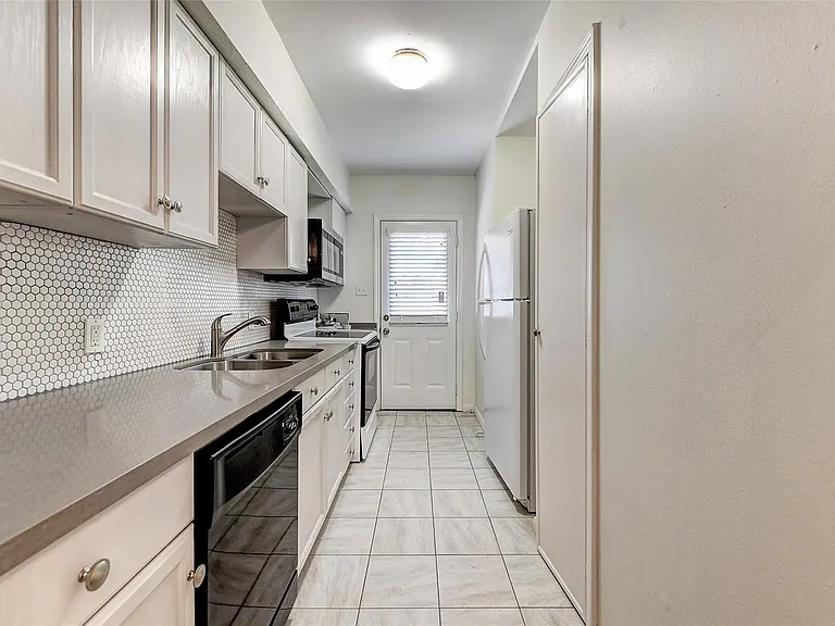 2509 Shakespeare St #1 — Photo 16