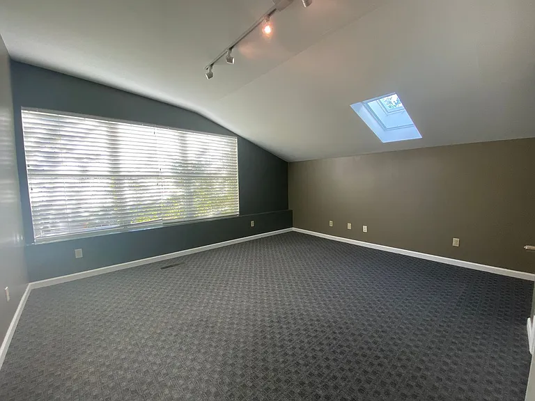 327 S 8th St #330 — Photo 38