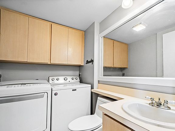 4th image of 43 Essex Court #C