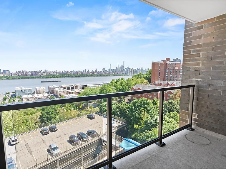 9060 Palisade Ave #706 — Photo 10