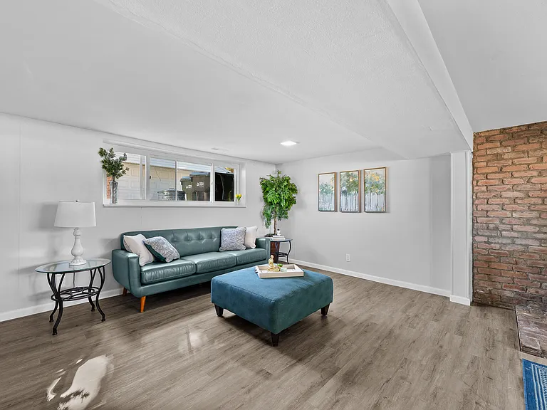 2268 Serra Dr — Photo 18