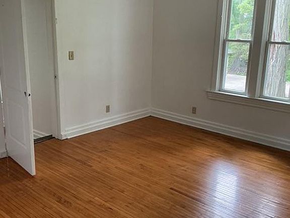 5th image of 1114 N Flora Ave