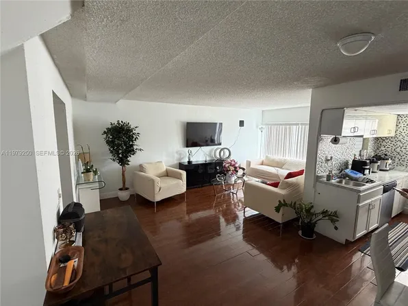 9390 W Flagler St APT 225C, Miami, FL 33174