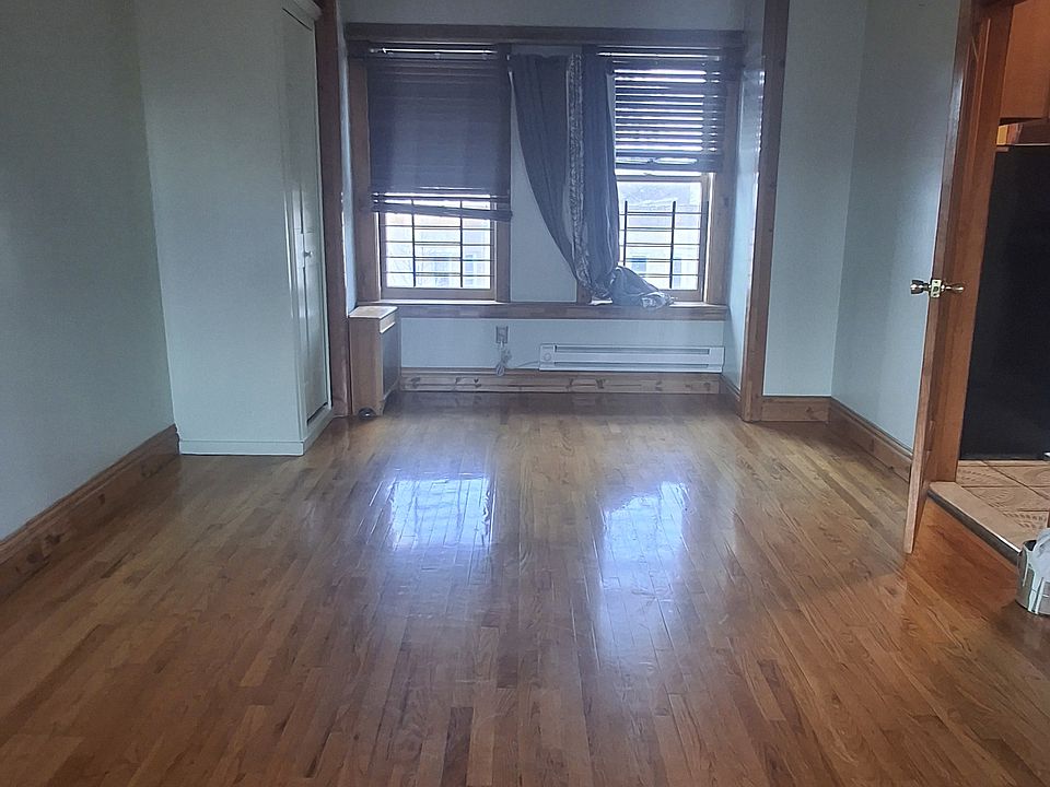 1st image of 370 Hawthorne St APT 3