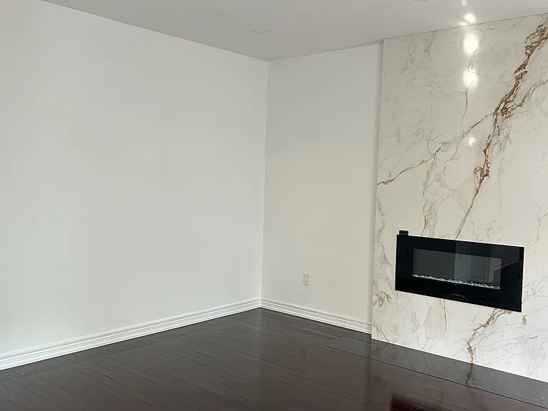 35 Gemini Cres — Photo 17