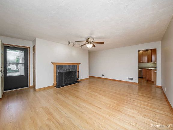 4th image of 109 W Park Dr