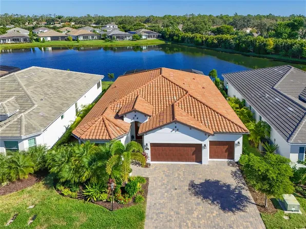 8013 Clearwater Ct, Sarasota, FL 34241
