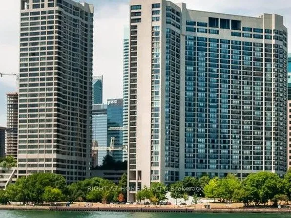 33 Harbour Sq #2803, Toronto, ON M5J 2G2