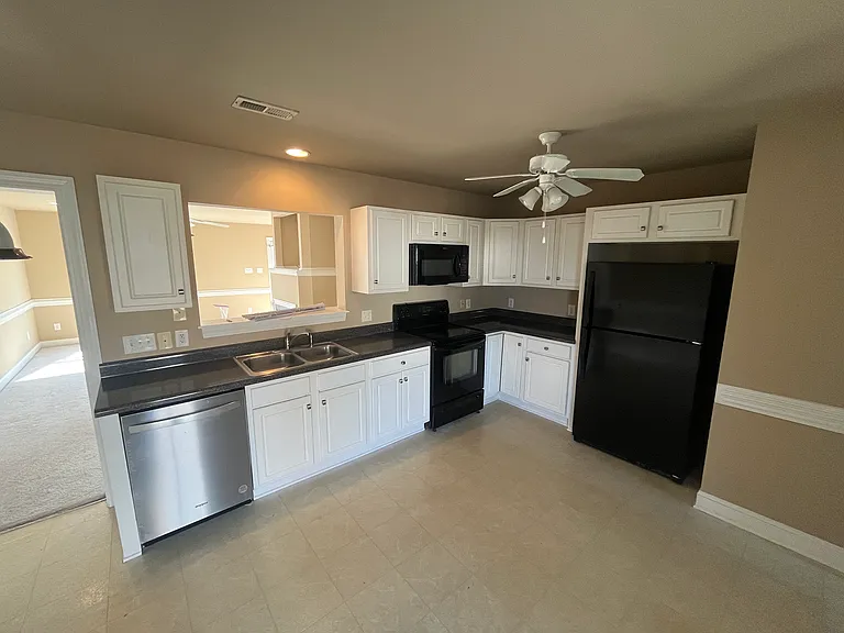 4000 Lucerne Ct #B — Photo 4