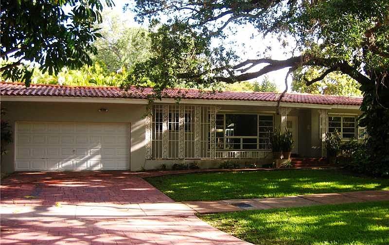 1st image of 415 Castania Ave