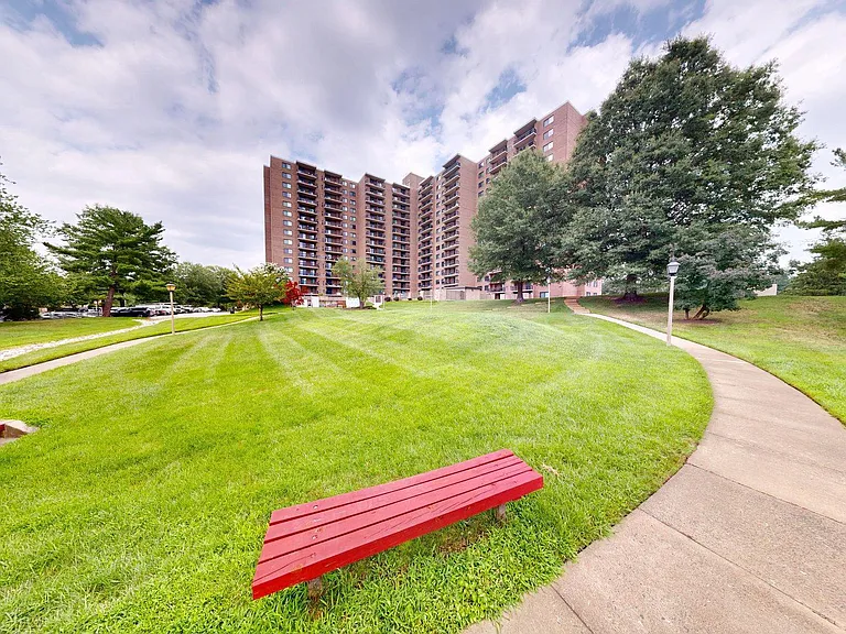 200 N Pickett St #207 — Photo 62