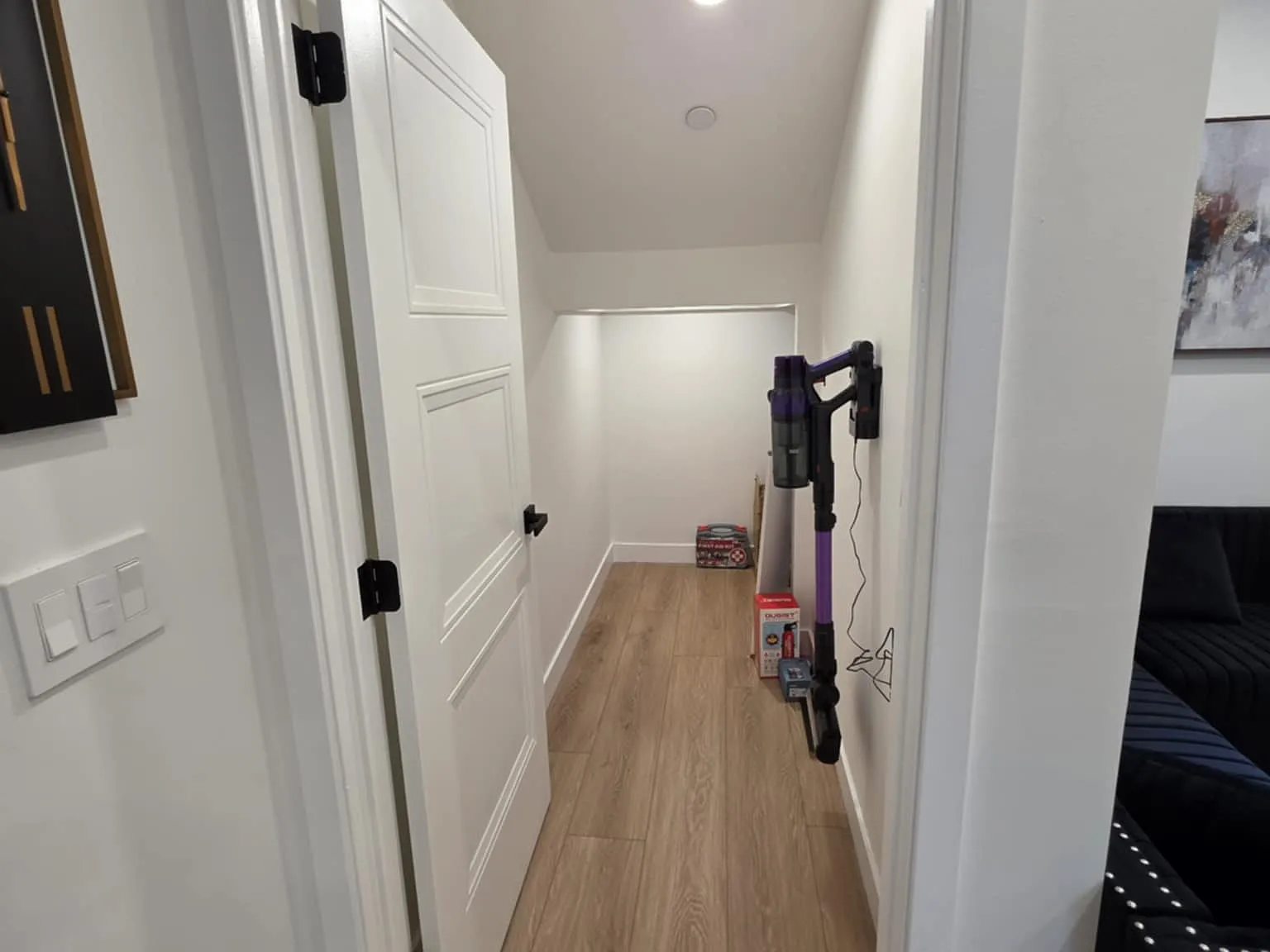 2 bed, 1050 sqft, $3,799 — Photo 3