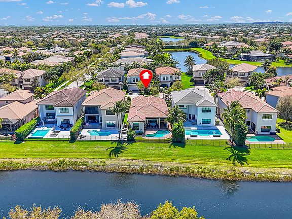 3rd image of 9577 Eden Roc Court