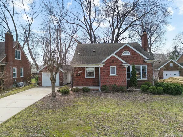 20488 Fleetwood Dr, Harper Woods, MI 48225